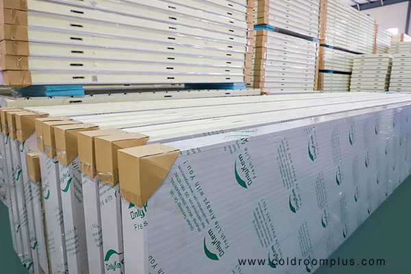 Pu panels for cold storage room